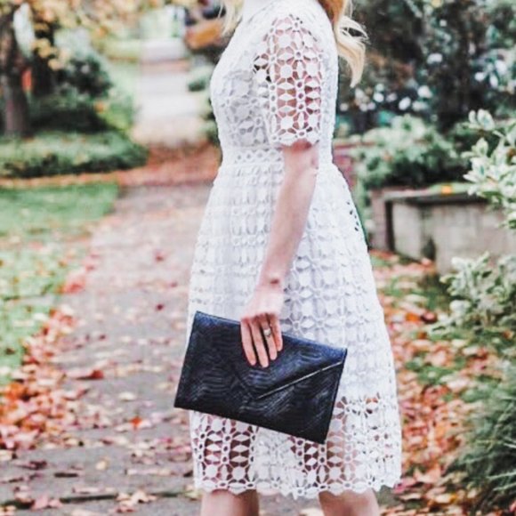 Feminine Lace Dress - Picture 6 of 6